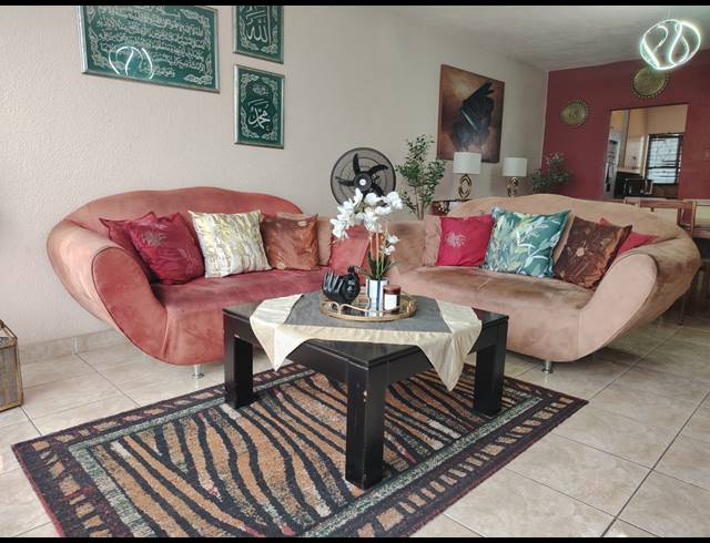 2 BEDROOM APARTMENT FOR SALE IN HALFWAY HOUSE